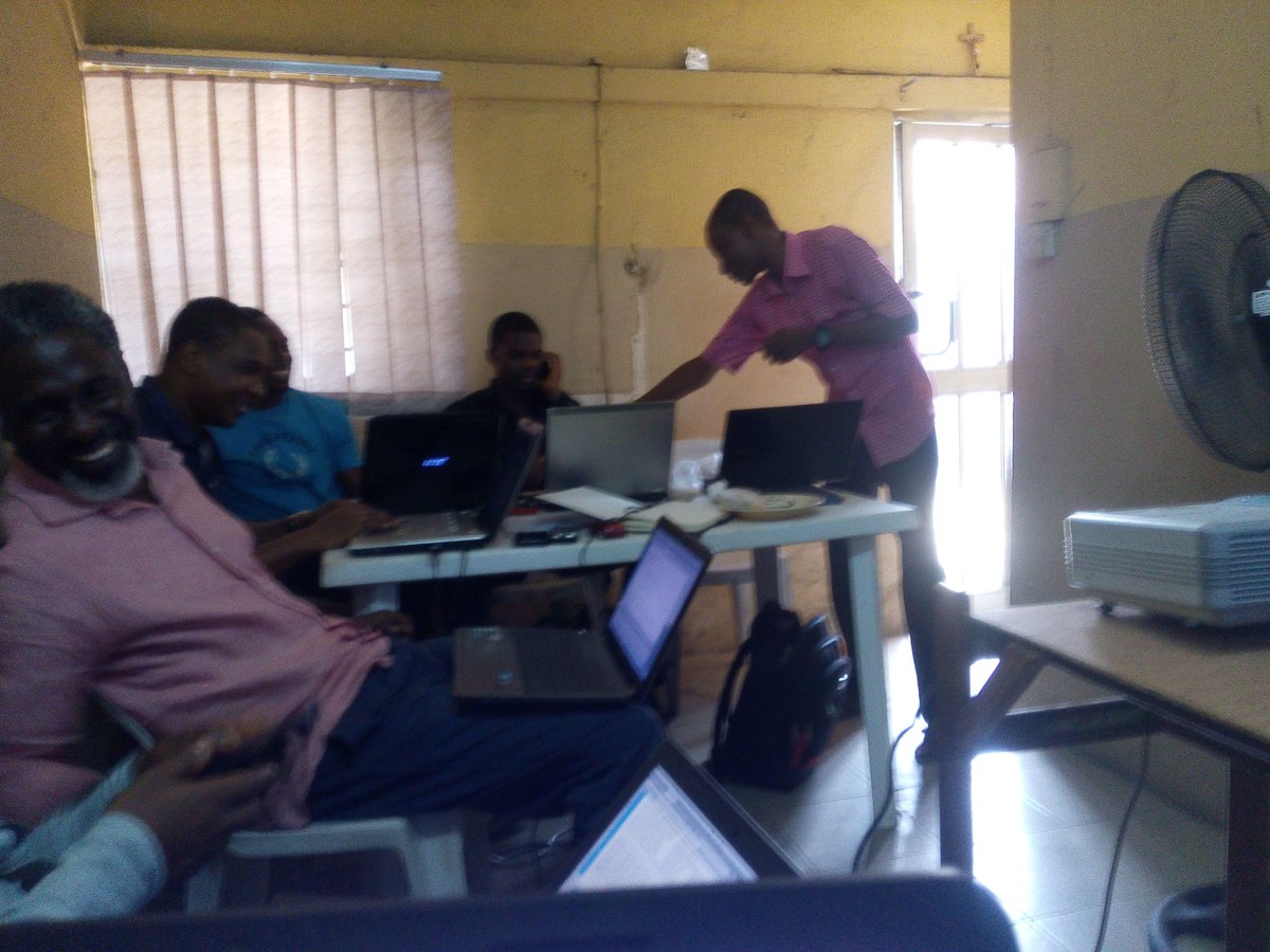 goSiscomedia's tweet image. Our #mobilewebsite #apptraining class day5 startd 3hours ago.Focus of 2days class was cinema Mobile app. Here's pixs