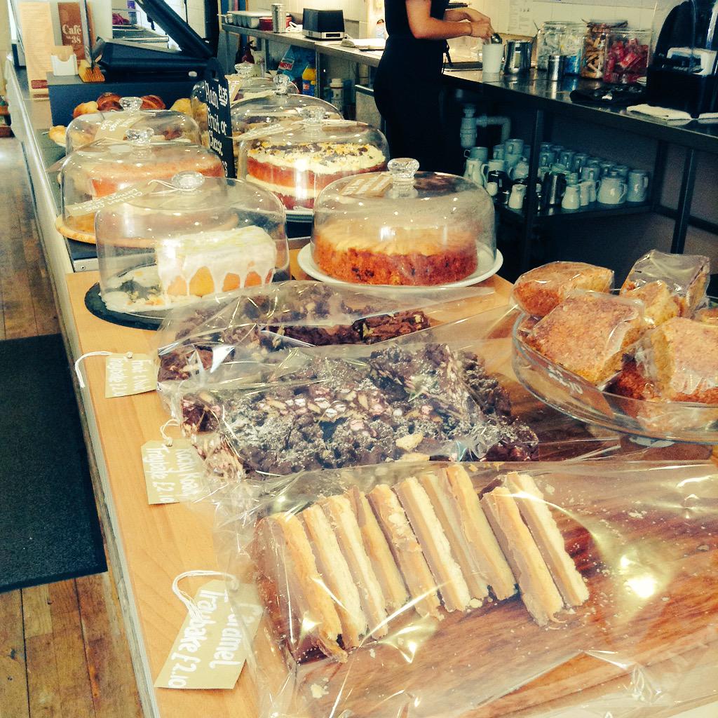 cafexpresso38's tweet image. Our cake counter is full to the brim today! Lemon, Apple, Coffee, Carrot, Orange... And more! A very tough decision!