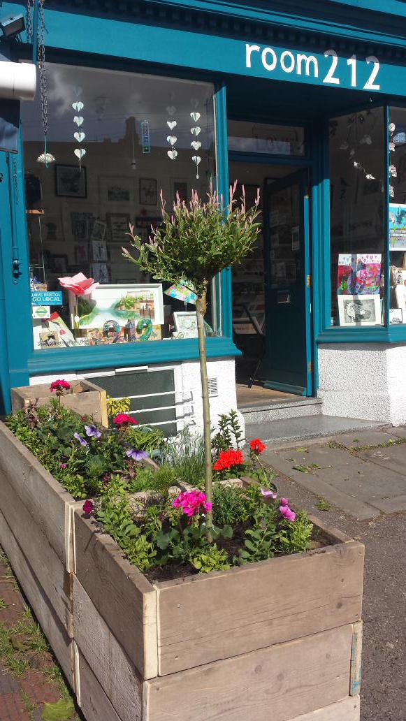 See our plants @GloucesterRoad  while on #getgrowingtrail @EdibleBristol @feedbristol @GreenTreasure15 @Bristol_2015