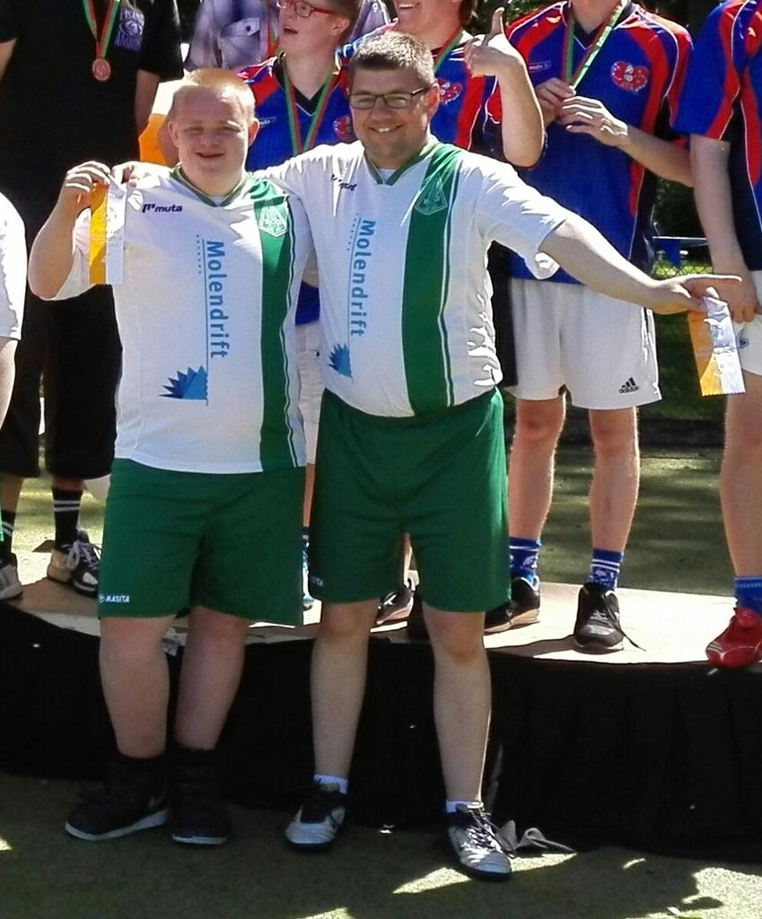HesterPlantenga's tweet photo. Vandaag heeft #ckvRog weer mee gedaan aan de Special Olympics, het was geweldig. Allemaal toppers! #molendrift http://t.co/WRHInM8amr