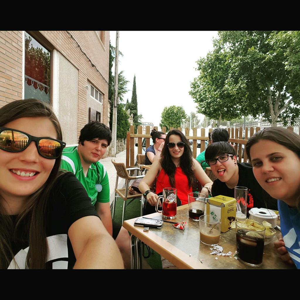 Marieta_6's tweet photo. Tomando algoo! #VaccacionesDeVerano @Sheicosadeonce @Miiriam10 @jessy608 @paonocha http://t.co/f8Y0h3b5n5