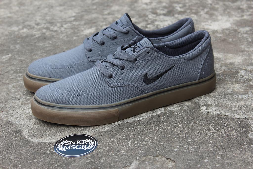 Sneakersmessenger Nike Sb Clutch Dark Grey Gumsole 41 Nike Replaced Box 499k Exclude Ongkir Re Colours Pickuphereid Nova Hsm Http T Co E003l1qk3c