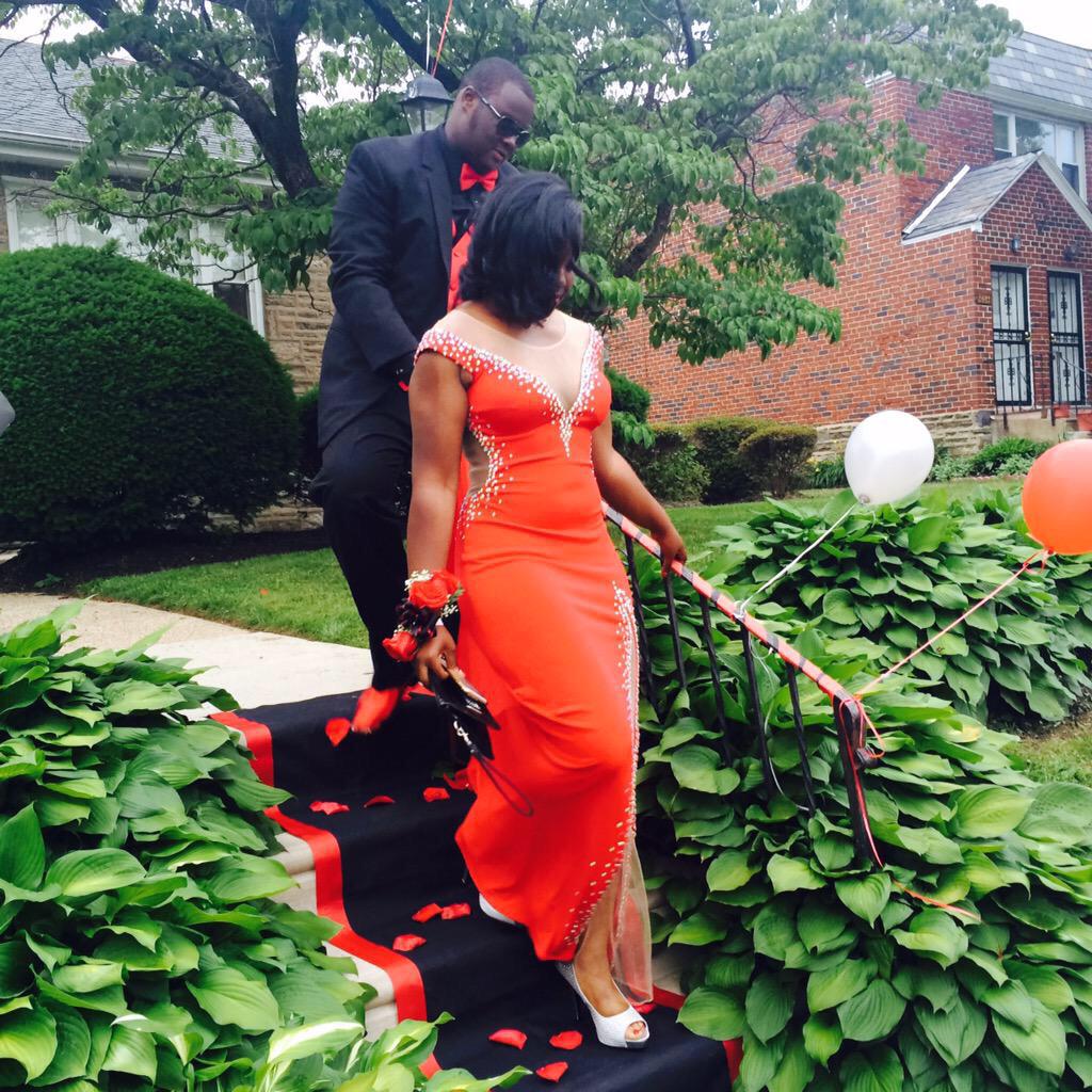 MASTERYPROM's tweet photo. @Wyo_sir Go Nasir👏🏽👏🏽 looking fresh as ever w/ his date😍  #PickettTakeover #prom2k15 http://t.co/JITdwqPLMy