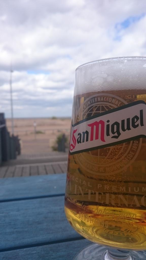 practicalfly's tweet image. Blowing a gale, not able to go #flyfishing so next best thing #sanmiguel by the beach