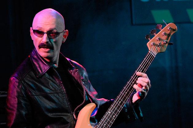 6 de junio de 1946, Happy Birthday
Tony Levin. 
(King Crimson.Peter Gabriel,Liquid Tension Experiment). 