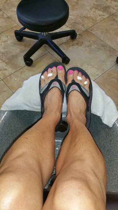 Tonight's HOT PINK PEDICURE for FOOTNIGHT PARTY! @FetLife @footnight http://t.co/f7u0n2FAnz<a href="/tag/femdom"class="tags"><span>#femdom</span></a><a href="/tag/domination"class="tags"><span>#domination</span></a><a href="/tag/sessions"class="tags"><span>#sessions</span></a>