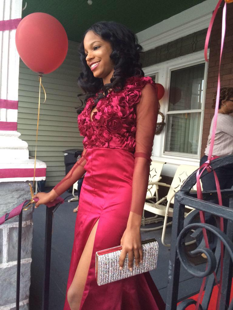 MASTERYPROM's tweet photo. @CincoDe__Myaah You looked gorgeous Babygirl 👏🏽🔥😍 #Prom2K15 http://t.co/vpH0XTJbSW