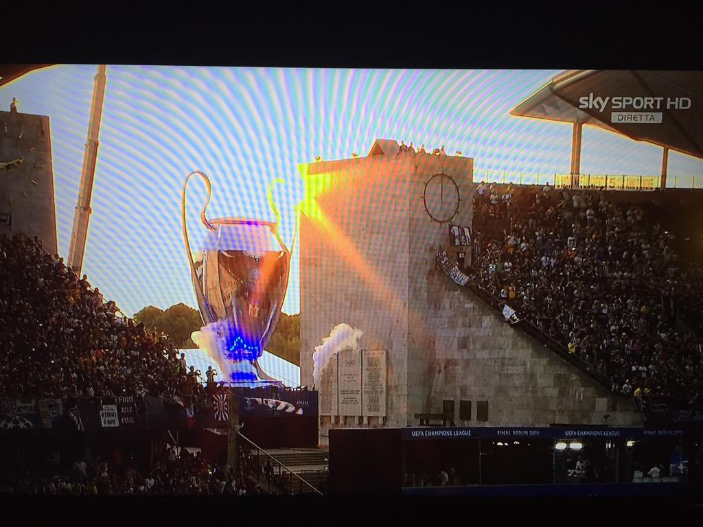 fmeventsfmg's tweet photo. Good luck. #now #filmmaster #uclfinal #now #finoallafine #fcbarcelona #onemor3 #juvebarca http://t.co/ksQ0GOwur4