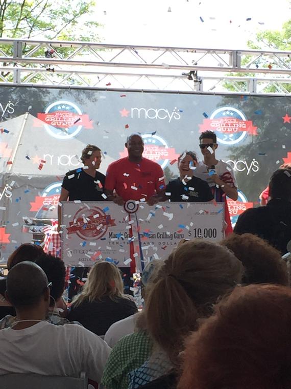 jennifer_sikora's tweet image. Congrats Eric!!! Your chicken lollipops are da bomb!!! #macyschefs #grillingguru #ad