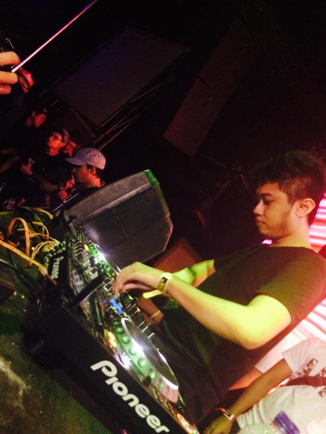 Our lil' surprises to you guys! Back on stage <a href="/AnggerDimas/">Angger Dimas</a> share the same deck with <a href="/dj_innerlight/">edi triana</a> #BreakinRave15
