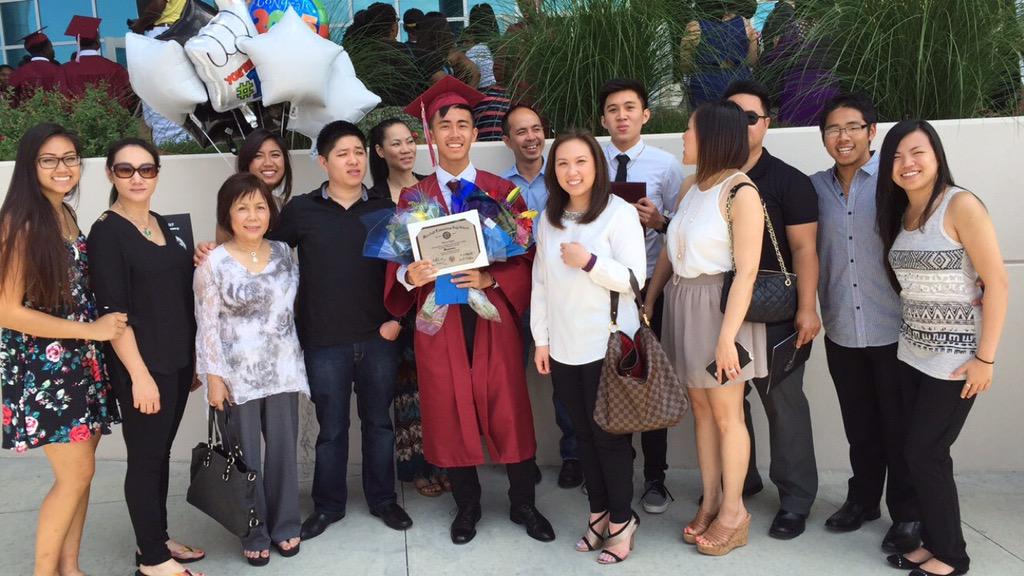 ThomasNguyen3r's tweet photo. Finally done with timberview with the fambamπ #classof2k15 #MISDGrad2015 http://t.co/xd96pI35HP