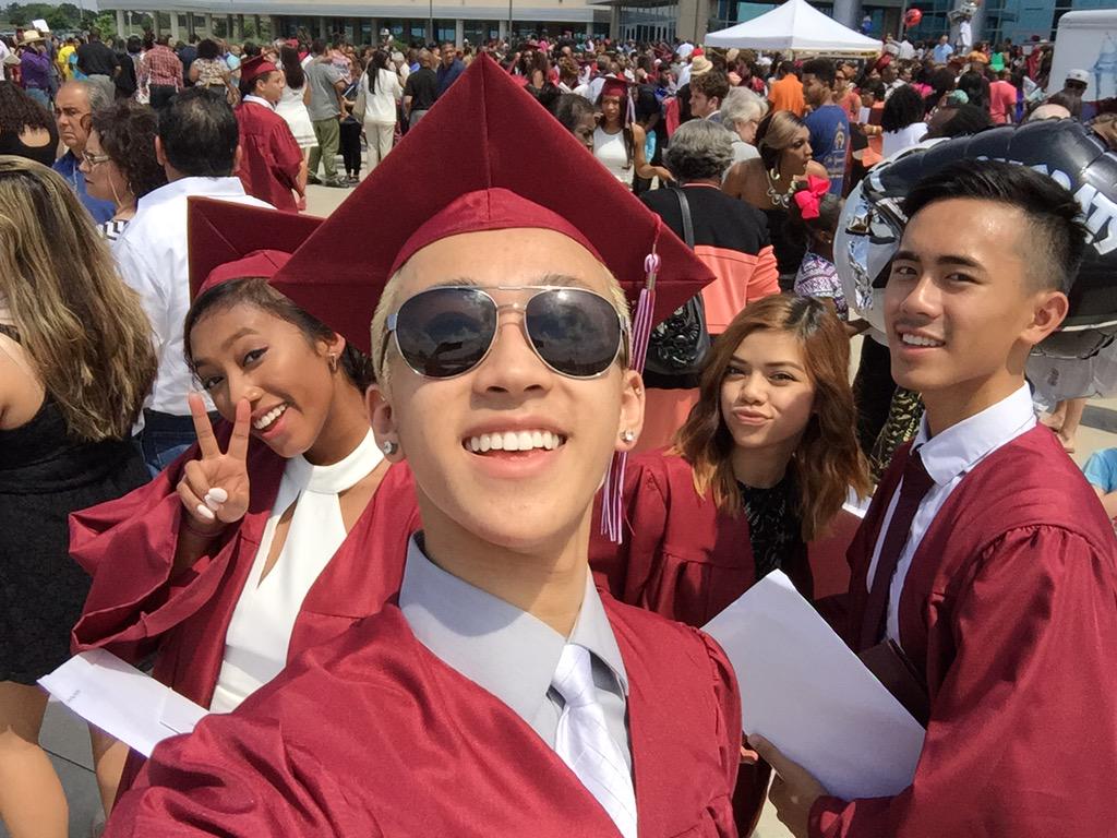 ThomasNguyen3r's tweet photo. Finally done with timberview with the fambamπ #classof2k15 #MISDGrad2015 http://t.co/xd96pI35HP