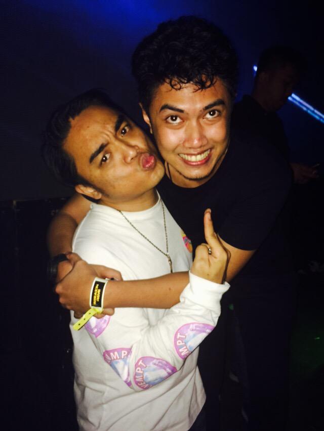 Some silly faces on stage <a href="/AnggerDimas/">Angger Dimas</a> <a href="/diphabarus/">dipha barus</a> #BreakinRave15