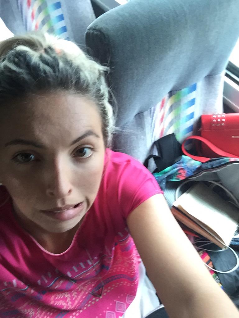 YouSharedTeam's tweet image. Hacking it up to the fullest with @StartupBusNYC, it's getting real. #startupbus #startupbusnyc #AlwaysBePitching