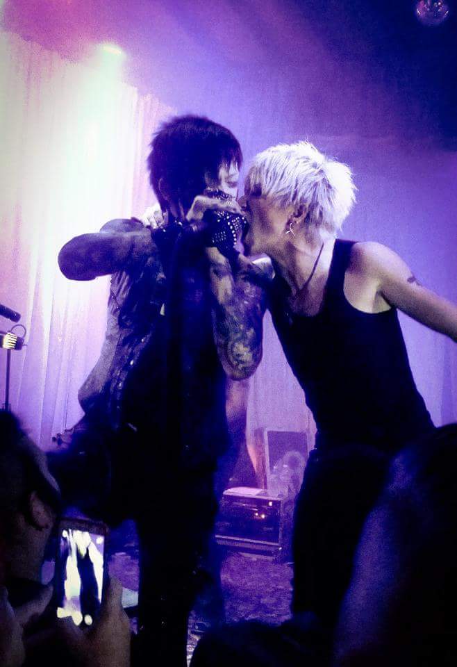 LimnusOfficial's tweet photo. Jay on stage with @NBellumOfficial at @ClubBarSinister http://t.co/FWaCHSrqpY