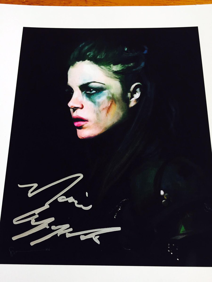 laynemorgan's tweet photo. Have you seen our @the100charity auctions for female empowerment month yet? http://t.co/buUdhsxZzI #IdPickYouFirst http://t.co/zoK9uMHjro