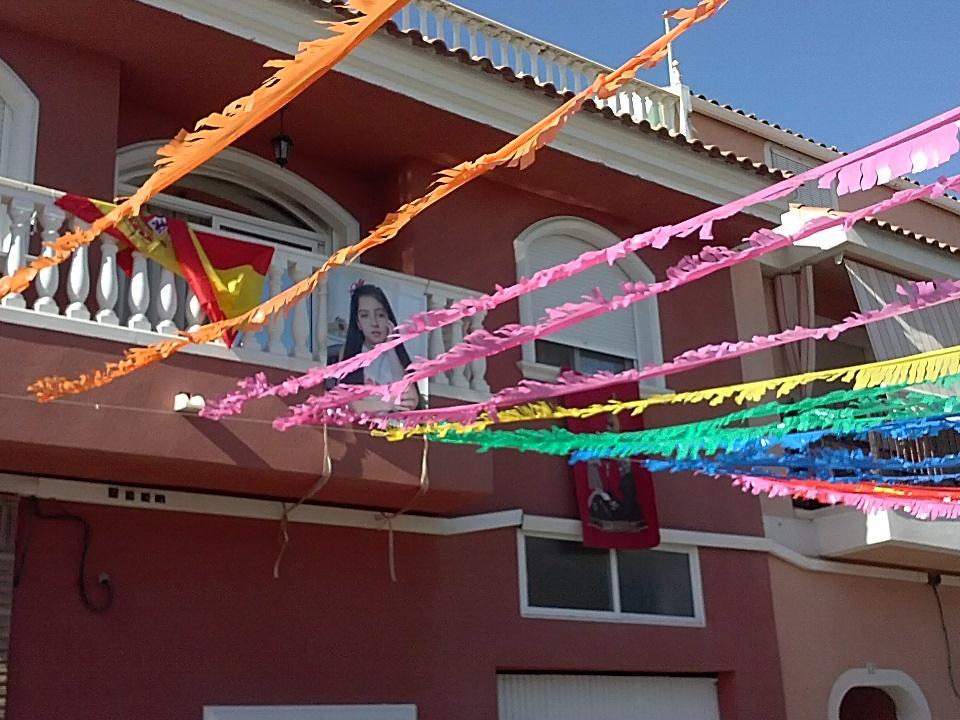 FiestasAlguazas's tweet photo. La #DamaInfantil Laura Rodríguez Zafra, espera ya su recogida por la Comisión de Fiestas. @AntonioJoseRY http://t.co/5gZKYOVAEn