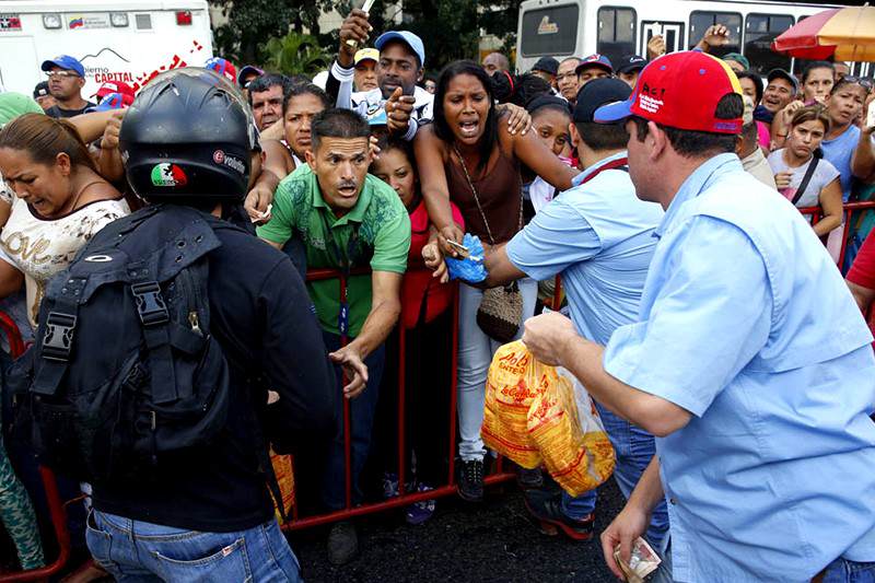 DolarToday's tweet photo. ¡LA FAO OTORGA PREMIO A MADURO! “yo me siento estaFAO”, por Laureano Márquez -► https://t.co/CzVJT8CxIx http://t.co/w3r5vtIxhW