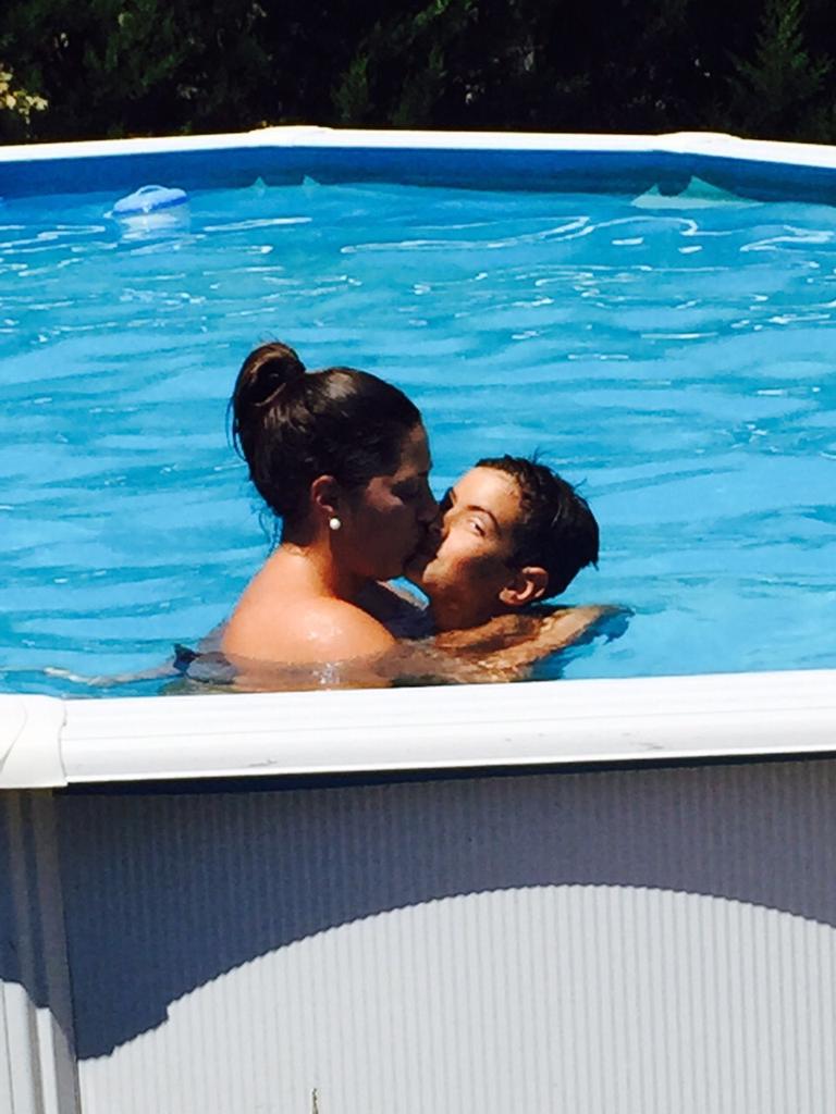 glorymeyi's tweet photo. te quiero mi pichurri jejeje http://t.co/qFHyhmtgRd