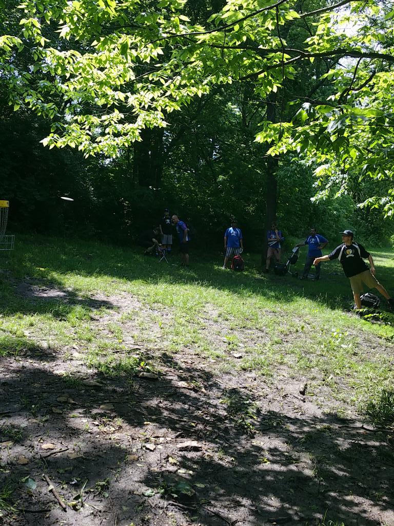 DDKansasCity's tweet photo. Travis Corporon putting on #18 at Lakeside Hills in Olathe Kansas during the 4th East VS West KCFDC Team Challenge. http://t.co/h2ECqybBaK
