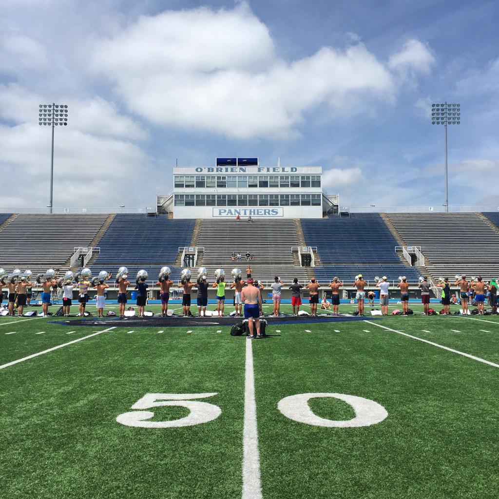 TheCavaliers's tweet photo. Nice weather for music block! #cavs2015 #GAMEON http://t.co/GGwf6v1aEl