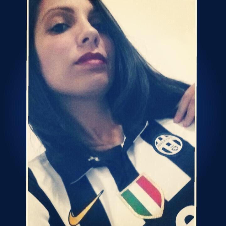 lebomberine's tweet photo. Ecco il tridente portafortuna!!! Le meravigliose bomberine juventine @Dami92Damiano @SweetVale86 @GiuliaRaimondi4 http://t.co/pXuxLLuOjL