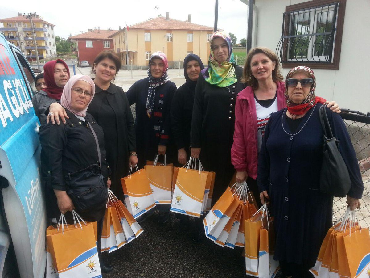 skmaltindag's tweet photo. Peçenek Gicik Tatlar köylerine alan çalışması sy Fazilet BABA ile birlikte. http://t.co/AyzmE6gfkA