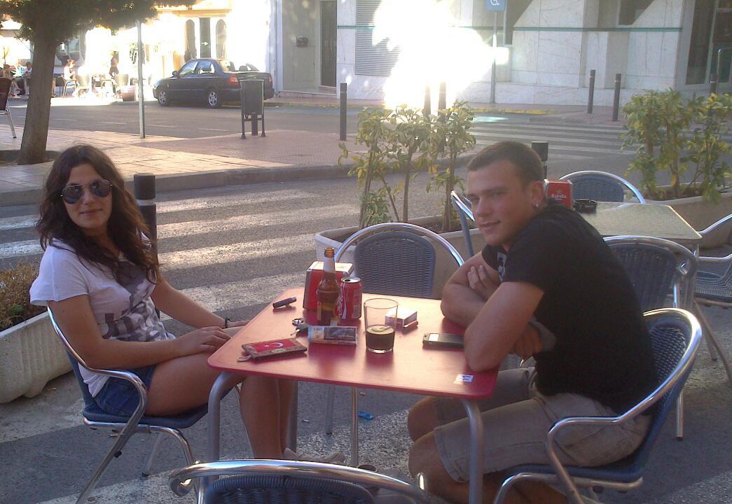 pttatez's tweet photo. Hoy ha venido amargado y a mí, de verdad, que me está alegrando la tarde! Jajajajja #NecesitaDroga @AlfazCarlos http://t.co/Oorn8dyIvv