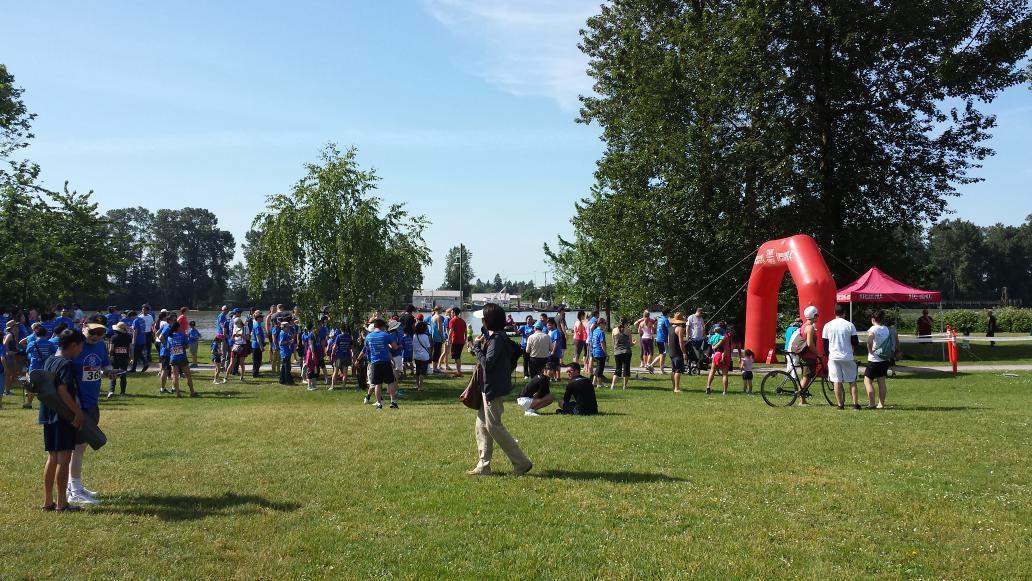 JustinLai01's tweet photo. Runners lining up seconds before the countdown. #runforh2o #runforh2o15 #vancouver #cleanwaterforall http://t.co/MqA4sM471t