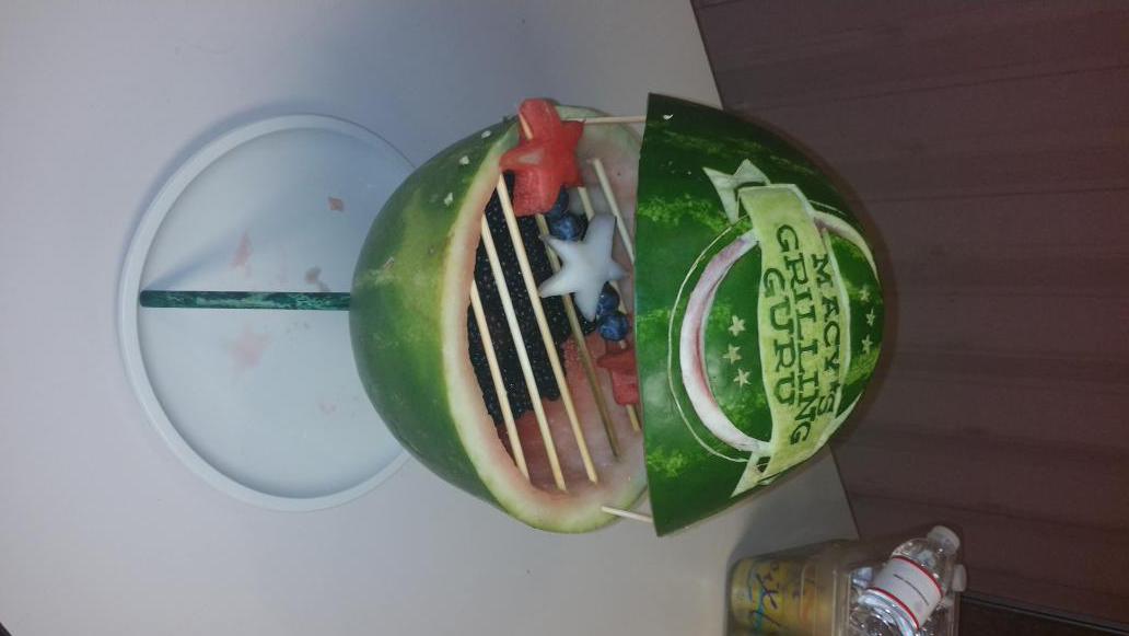 Nashfunfamilies's tweet image. Carved by @rozzeffect #macyschefs