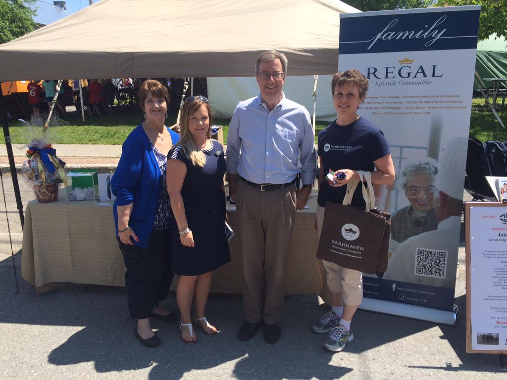 #Barrhaven with <a href="/JimWatsonOttawa/">Jim Watson</a>  enjoying #DickinsonDays