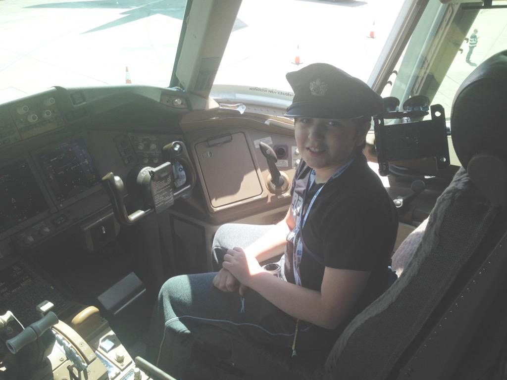 NikPhillips666's tweet photo. Thank you @TalktoLiza &amp; @British_Airways for a great #BAOpenDay http://t.co/5ETatlFnUq