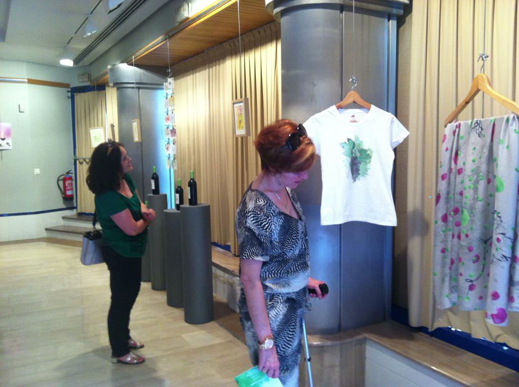 Ya está abierta la exposición Oda al vino. Retrogusto de la tierra, de <a href="/eunatebl/">eunate versetto</a>