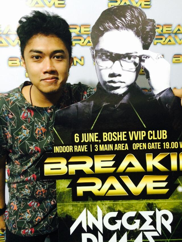 Yes he is finally here!!
Jogja shout out to the one and only <a href="/AnggerDimas/">Angger Dimas</a> on set at 1am REVIVAL STAGE #BreakinRave15