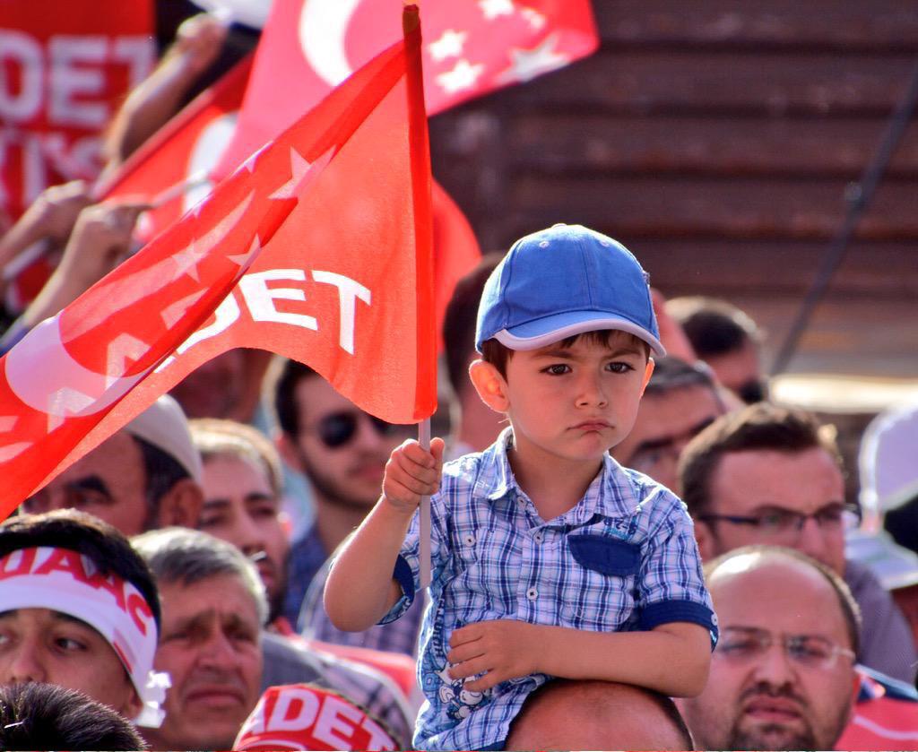 sevketuzun's tweet photo. Bu çocuğun yüzündeki inanca bak. Olayı anlarsın.
Elbette ki #TercihimSaedet http://t.co/a4Frbk0Pb4