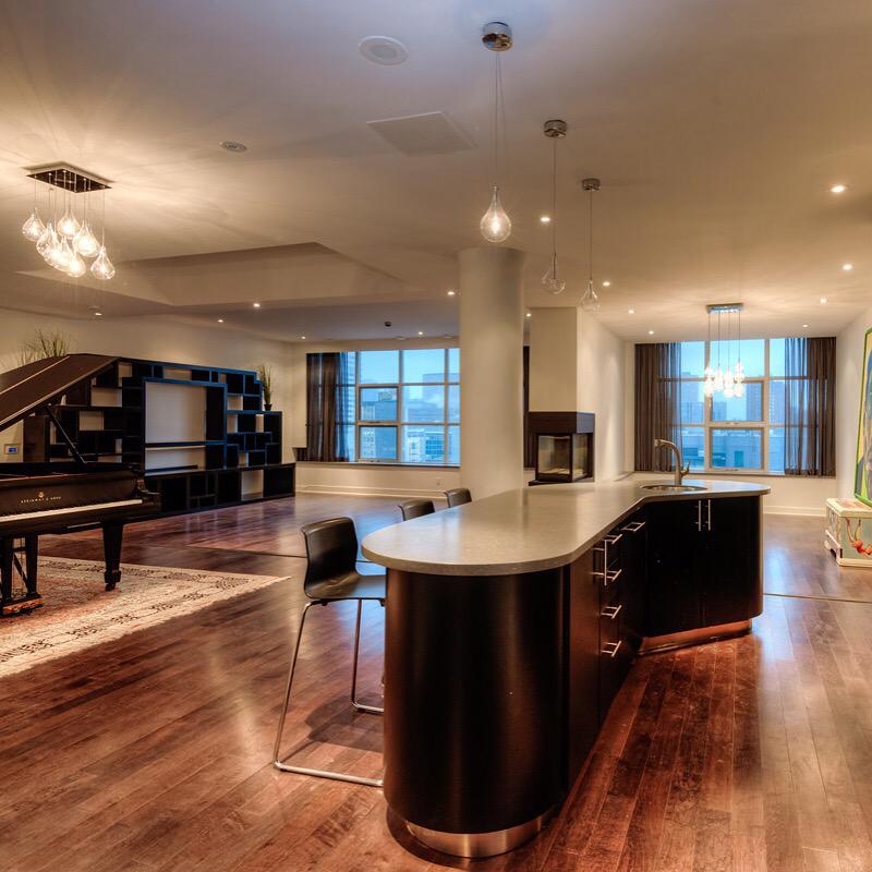 itsOneDay's tweet image. Mau5's $2.5m condo and studio is up for sale, anyone wanna go splitsies? #deadmau5 #toronto #condo #studio #edm