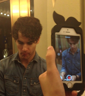 jrue413's tweet photo. @DarrenCriss photo inception.... http://t.co/3BfZRGyzpH