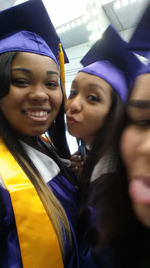 OhThatsChrissyy's tweet image. Nigga we made! #Classof2015 #wegraduated
