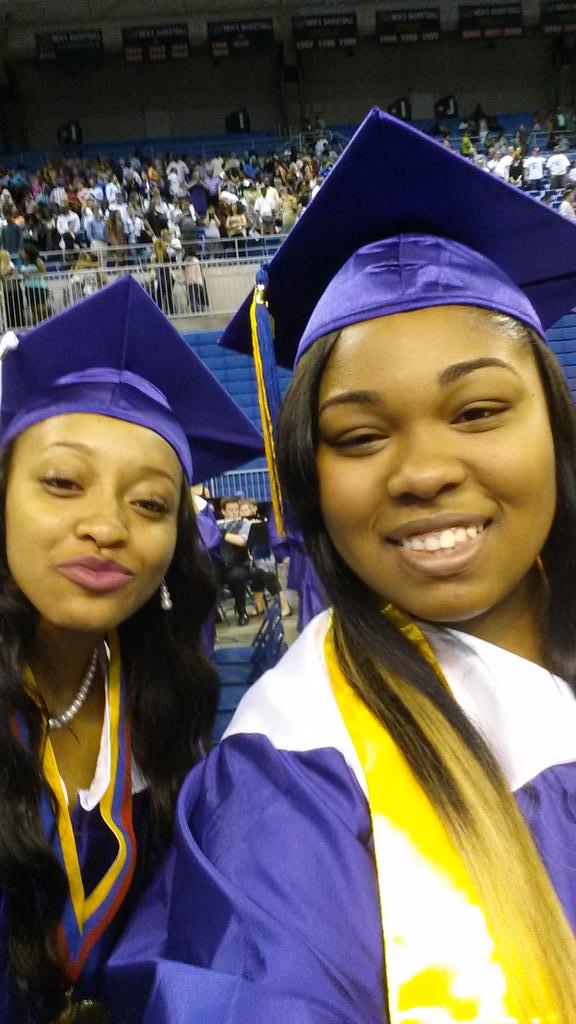 OhThatsChrissyy's tweet image. Nigga we made! #Classof2015 #wegraduated