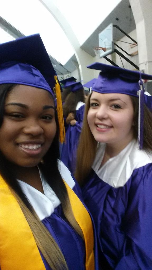 OhThatsChrissyy's tweet image. Nigga we made! #Classof2015 #wegraduated