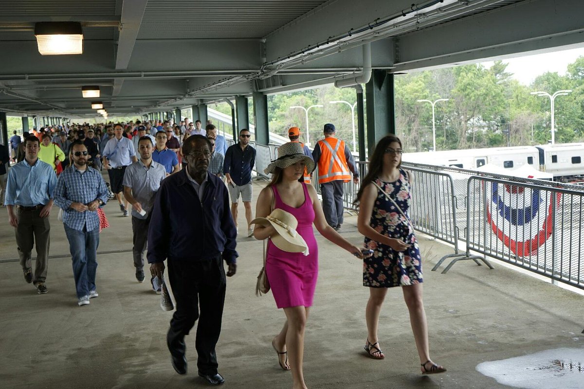 LIRR's tweet photo. The @LIRR welcomes you to @BelmontStakes @TheNYRA #BestWayThere http://t.co/TiTOZepqPt
