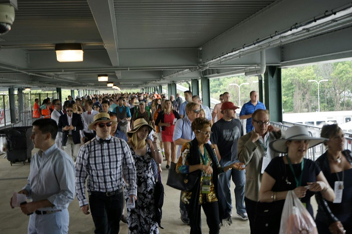 LIRR's tweet photo. The @LIRR welcomes you to @BelmontStakes @TheNYRA #BestWayThere http://t.co/TiTOZepqPt