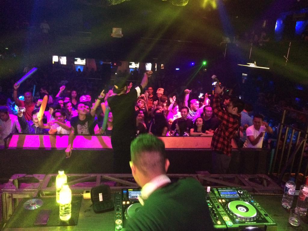 Crowd controller! SSsupppp JOGJA!!! <a href="/winkywiryawan/">Winky Wiryawan</a> #BreakinRave15