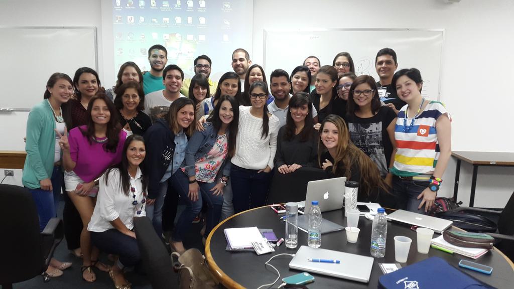 carlosgrr's tweet photo. En la mejor clase del #DiplomadoRRS !!!con la CRACK @cindylulopez excelente experiencia GRACIAS TOTALES!!! http://t.co/DXAwJKuKZJ