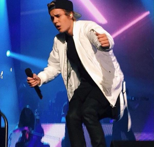 tdebieberz's tweet photo. UM RT = UM VOTO #JustinForMMVA 
marque 10 pessoas para fazer o mesmo ! http://t.co/ptUWIYRjXX