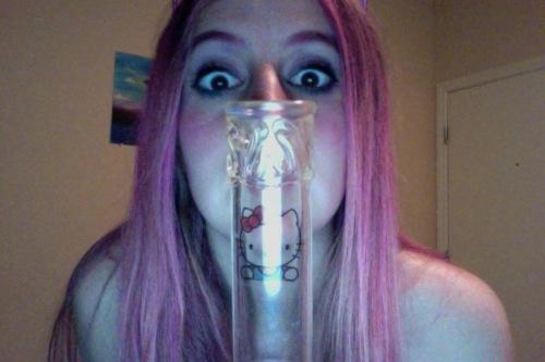BlackUpGirls's tweet photo. HK bong, my gf will love this.  #ff #stuf #stuf http://t.co/BUOD83xiXz