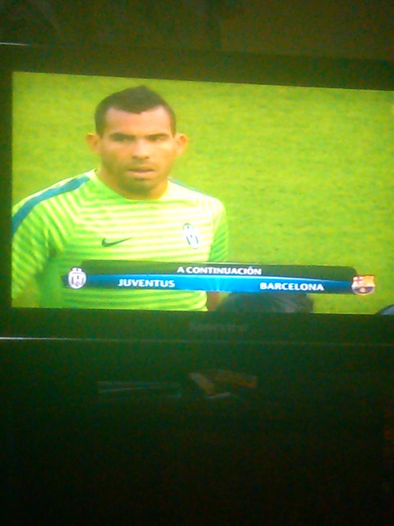 Daniel_solo1's tweet photo. #ChampionsxFOX Vamos apache pero le voy al D10S http://t.co/xWuwfwiOKy