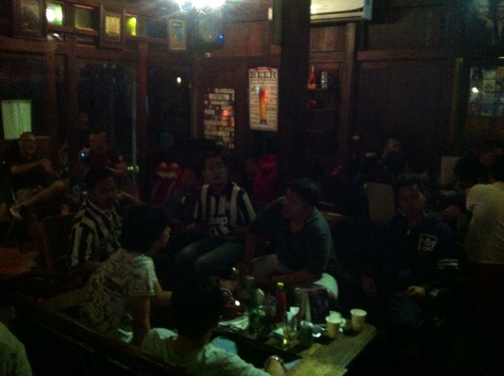 Merapat guys. Nobar Barca vs Juve Tonite!! With <a href="/ukmsbuaj/">UKM SEPAK BOLA UAJ</a> at <a href="/joglobeer/">joglobeer</a> #FinalDay
