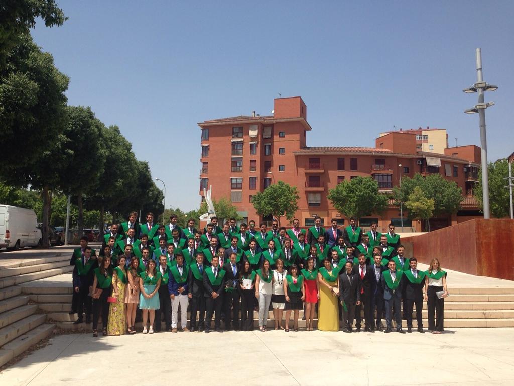 golcina's tweet photo. Encantado de haber disfrutado la graduación de XVIII promoción  de egresados de @fcd_uex, esta vez como padrino. http://t.co/KSag561oNA