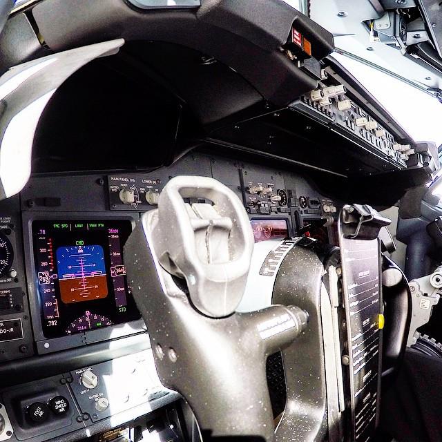 MEGA TEAM FAVORITE PIC. #instasize #4pilots #flight #flightdeck #pilot #pilotlife #instaphoto #instapilot #instagra…
